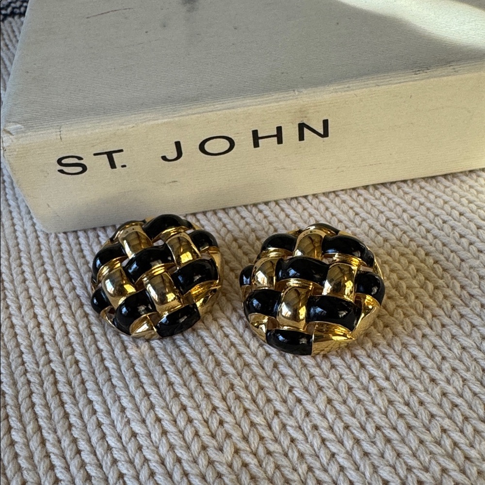 St. John vintage basket weave large enamel clip-on earrings‎ EVC